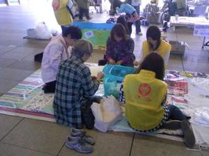【香川】<2010写真館>4/25「サンサン祭り」でミサンガ作り^^;