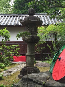 郷屋敷の石灯籠―石灯籠の種類と発展、寺社との関係