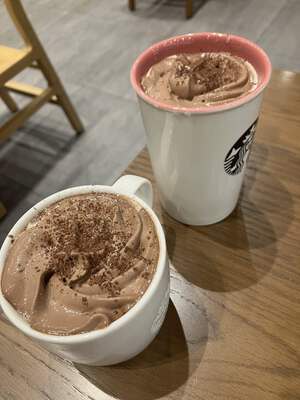 イオン綾川のスタバ イオン綾川のスタバ