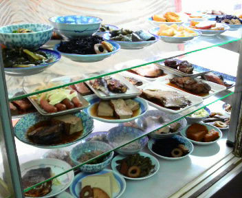 怪しさ満開食堂~~