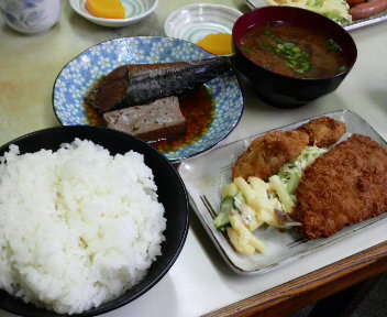 怪しさ満開食堂~~