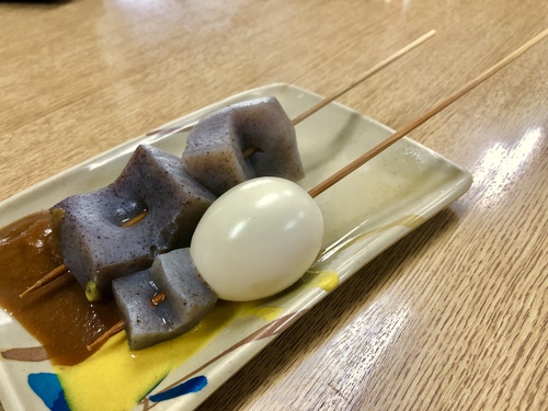 飯野屋さんのカレーうどんと、梅干しうどん 飯野屋さんのカレーうどんと、梅干しうどん