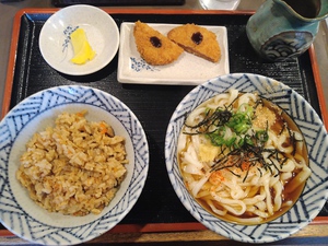 大円のぶっかけうどん定食、みんなにバラ寿司弁当