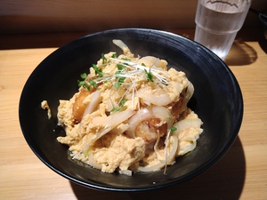 洋食の店はるのカニクリームたまごとじ丼、供養の日