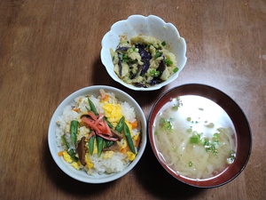 洋食の店はるのカニクリームたまごとじ丼、供養の日