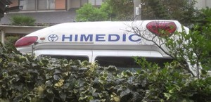 怪しく救急車が現れる