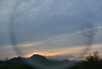 上佐山の山頂に夕日が沈む日