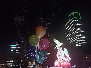 サンポート  芸術祭、シンボルタワーをバックに(#^.^#)
