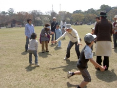 自然を満喫「4月例会ネイチャーゲーム」