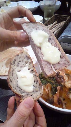 パンは、ココで！！