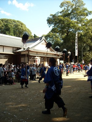 菅生神社大祭・・・天狗さんと獅子使い