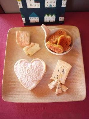 只今のチーズの在庫状況デス！