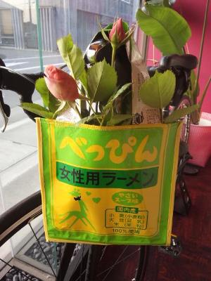 沸き立つ乙女にクスクス