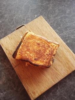 クミンチーズで、久しぶり～のホットサンド