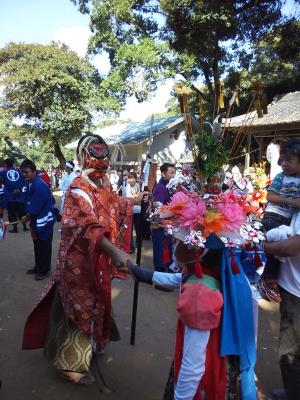 菅生神社大祭・・・天狗さんと獅子使い