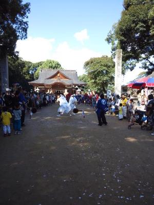 菅生神社大祭・・・天狗さんと獅子使い