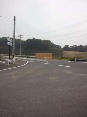 恐怖の坂道を下ると・・・