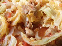 鶏と春キャベツのトマト煮込み