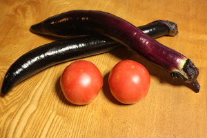 “きょうの夏野菜は・・・長なす♪”