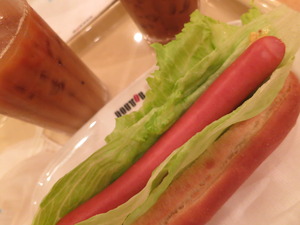 “ホットドッグ・・・♪”