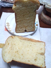 サツマイモ食パン。。。黄色い食パンバージョン