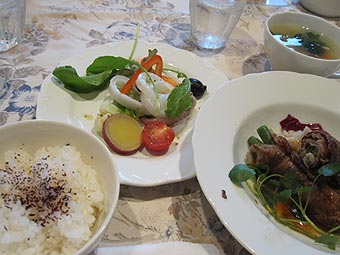 ファミーユランチ