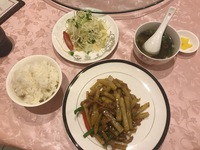 新店はマダムたちが多数