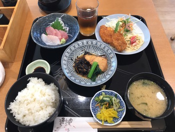 おさかな食べよう  活魚料理 あきやま