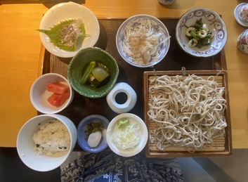 久しぶり人気のそば弁当