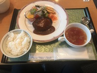 行列の出来るランチに行きました。