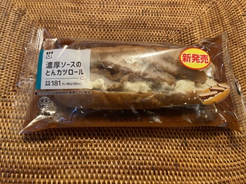 コロッケパンみたいだが違う