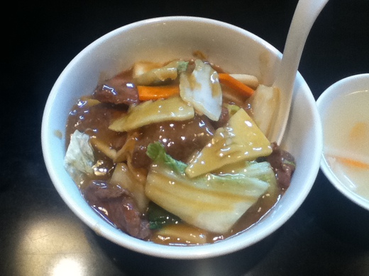 中国料理花花(ふぁーふぁ)  牛肉と野菜の中華丼＋焼き餃子