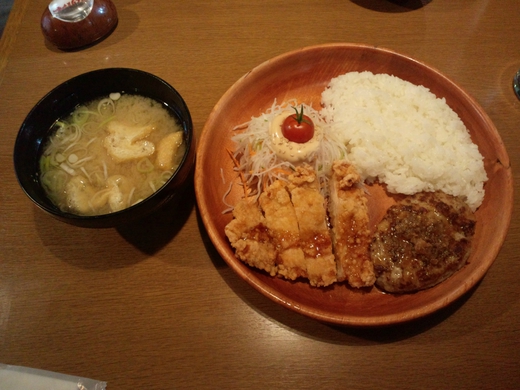 びっくりドンキー　 ハンバーグ＆若鶏しょうゆ香り揚