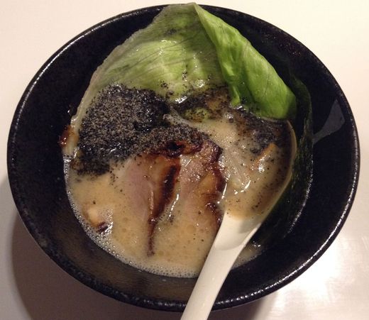 なる　黒　せんざんき　餃子
