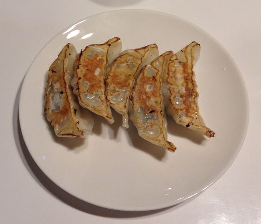 なる　黒　せんざんき　餃子