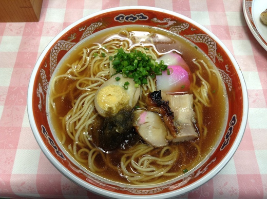 市場バル　中華そば＋ギョウザ　鮨藤川の裏　兵庫町商店街