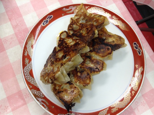 市場バル　中華そば＋ギョウザ　鮨藤川の裏　兵庫町商店街