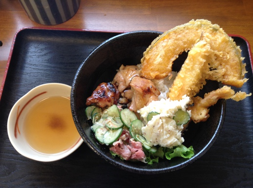 四つ葉　まんぷく丼　高松