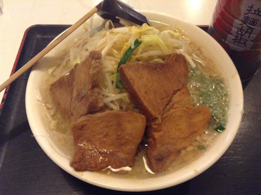 さぬき一番一宮店　ホルモンうどん　背脂ラーメン