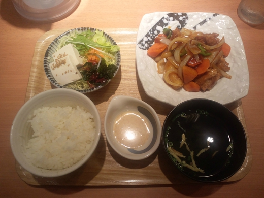 やよい軒　若鶏と野菜の黒酢あんかけ定食