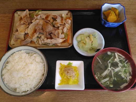母の屋（おものや）　豚肉の野菜いため定食　東かがわ市