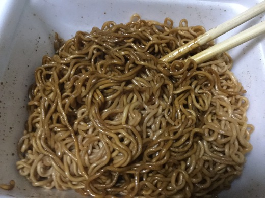 一平ちゃん　夜店の焼きそばチョコソース