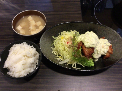 はらだ牧場高松おいしい広場店　唐揚げ定食＋サラダ×２