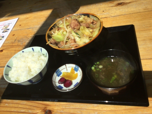 勝乃屋　牛もつ煮定食　坂出