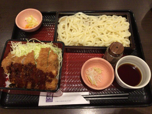 大戸屋　特製ソースチキンカツ重とせいろうどん