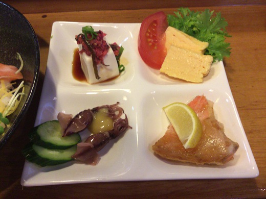 ドライブイン新開　きまぐれ海鮮丼ランチ　綾川