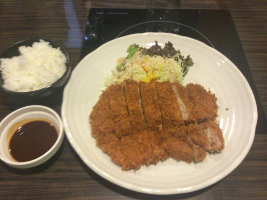 はらだ牧場高松おいしい広場店　わらじかつ定食