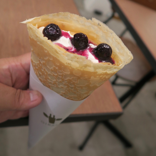 【テイクアウト】CREPE DE GIRAFE （ジラフ） 高松南新町店 ブルーベリークリーム 高松市 南新町:うどんは別腹（でぶ吉）