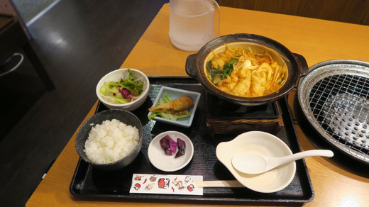 うどんは別腹 でぶ吉 赤から 高松レインボー通り店 赤から鍋ランチ 高松市 松縄町