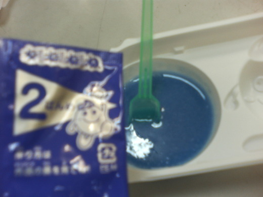 白い粉を練ってみた